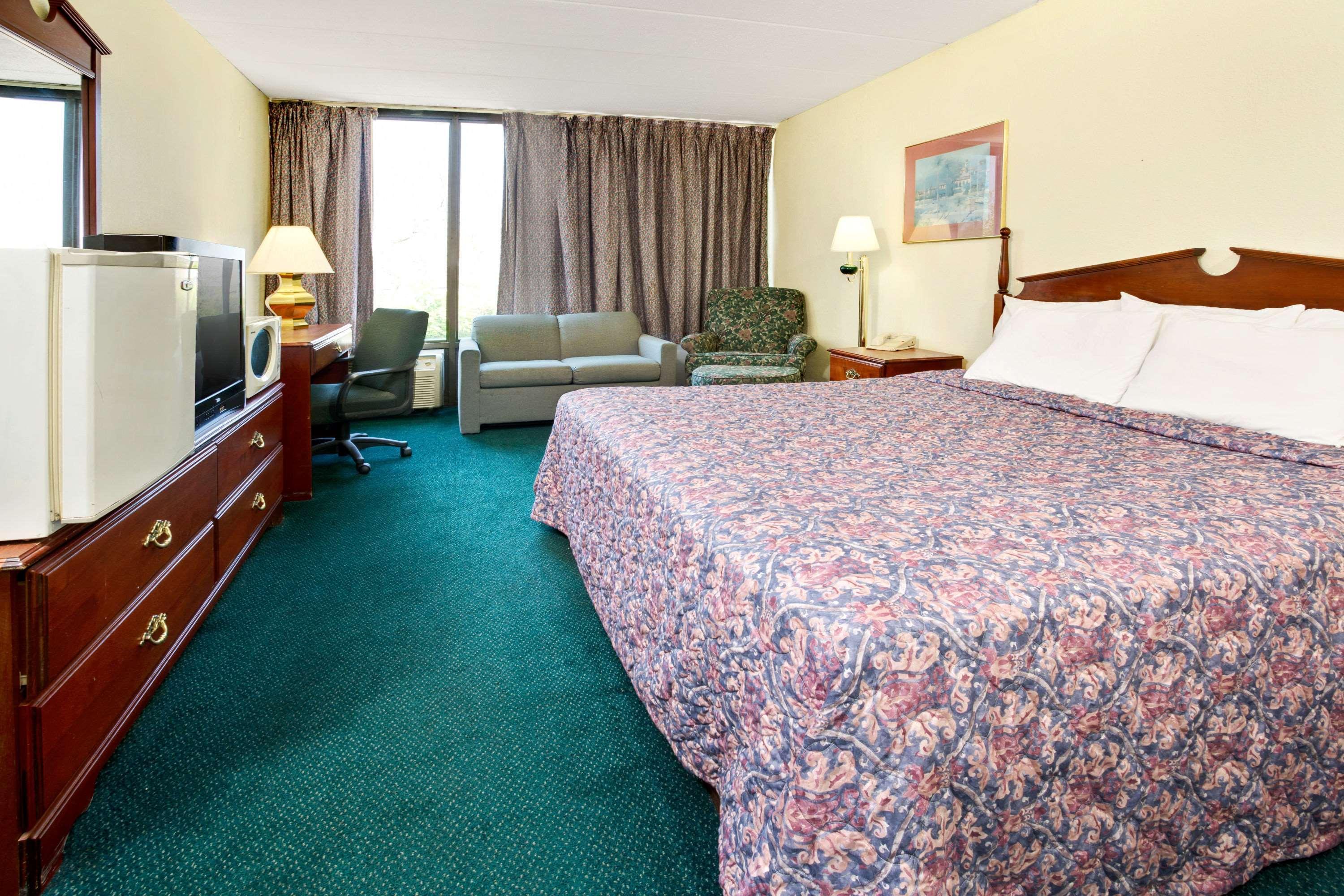 Days Inn By Wyndham Шаронвілл Екстер'єр фото